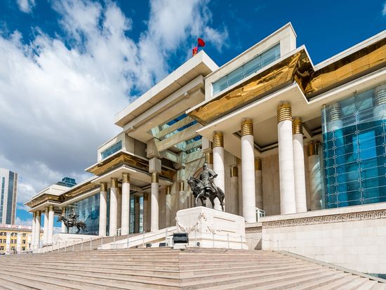Mongolia_Ulaanbaatar_parlament capital_pixta_41282280 (1)