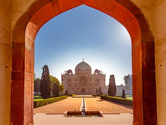 India_New Delhi_Humayun's Tomb_shutterstock_1382797082