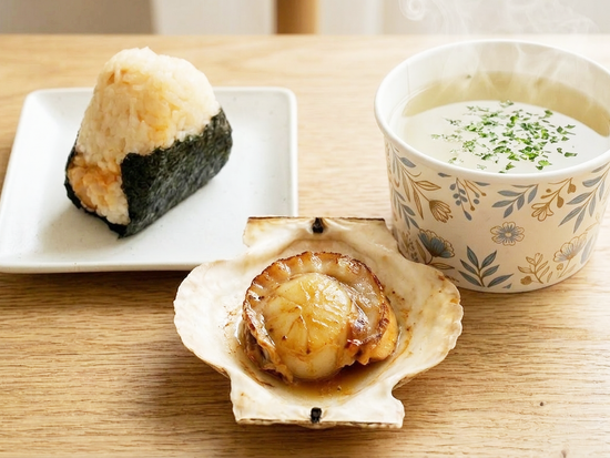 ⑨おにぎり、スープ、貝焼画像