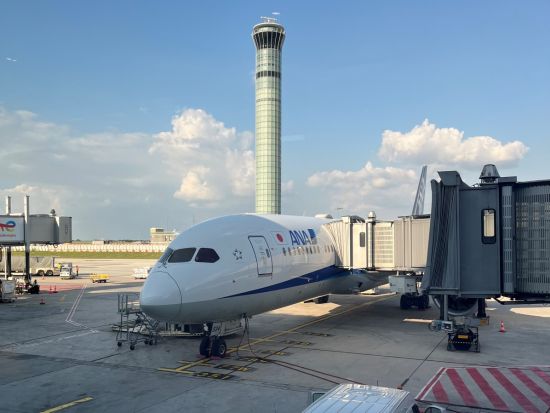 【空港送迎】パリ空港（シャルル・ド・ゴール空港など）⇔ パリ市内 日本語アシスタントのサポート付＜貸切専用車 または 現地払いタクシー利用＞ by H.I.S.
