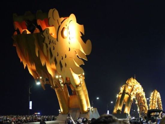 週末限定！ナイトダナンツアー（夕食つき）<セットディナー／日本語ガイド／ダナン市内ラウンジ利用可>