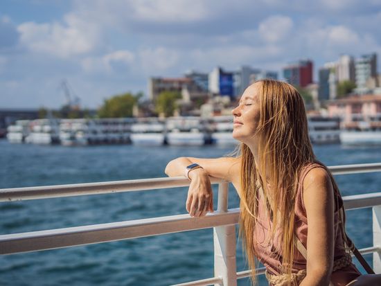 ferry_pixta_101031943_L