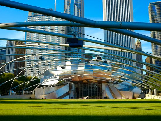 Urban-Adventures-USA-Chicago-Cluture-and-Architecture-Discovery-Jay-Pritzker-Pavilion-3