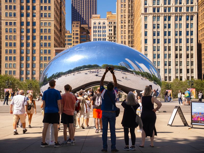 Urban-Adventures-USA-Chicago-Cluture-and-Architecture-Discovery-Cloud-Gate-2