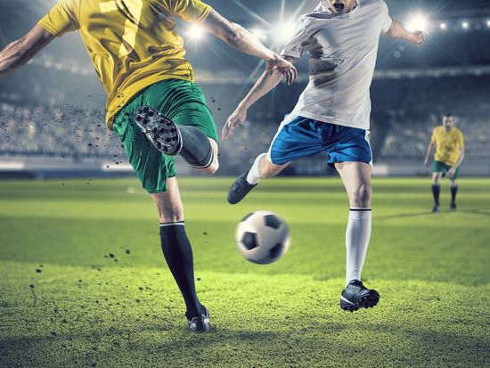 Football_pixta_48420758_M