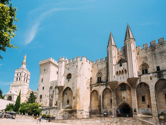 France_Avignon_Palais des Papes_AdobeStock_100958233