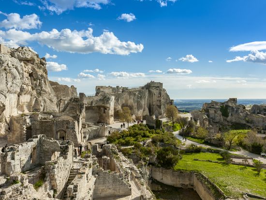 Southern_France_Les Baux-de-Provence_shutterstock_401772691