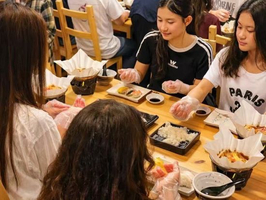 本格寿司握りワークショップ 日本の伝統技と食文化を楽しく学ぶ＜約1時間／大阪市西成区＞