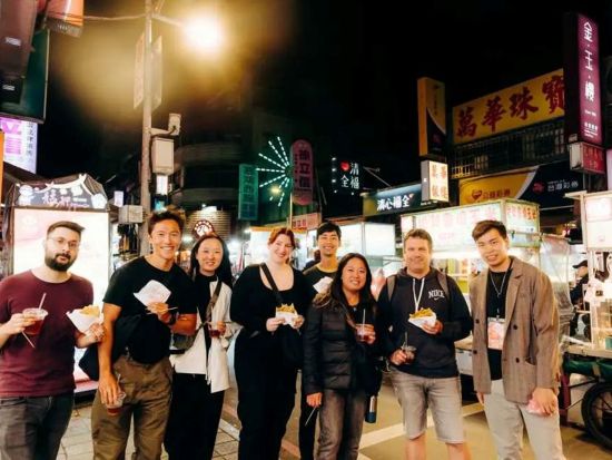 龍山寺グルメウォーキングツアー　華西街観光夜市でミシュラン掲載店＆台湾B級グルメを堪能＜軽食7品以上／混載／英語ガイド／台北＞