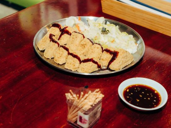龍山寺グルメウォーキングツアー　華西街観光夜市でミシュラン掲載店＆台湾B級グルメを堪能＜軽食7品以上／混載／英語ガイド／台北＞