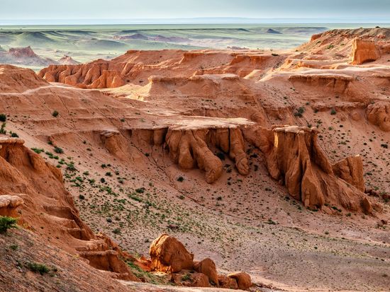 Mongolia_ Bayanzag_Flaming Cliffs_adobe_984610921