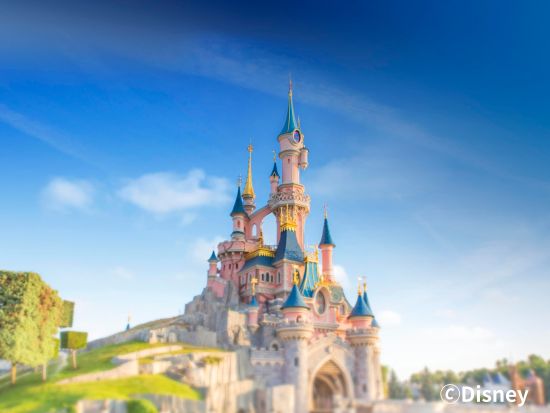 ディズニーランド・パリ 2パーク入場券＆プレミア・アルティメット・パス付き〈貸切／専用車／パリ発〉by H.I.S. 