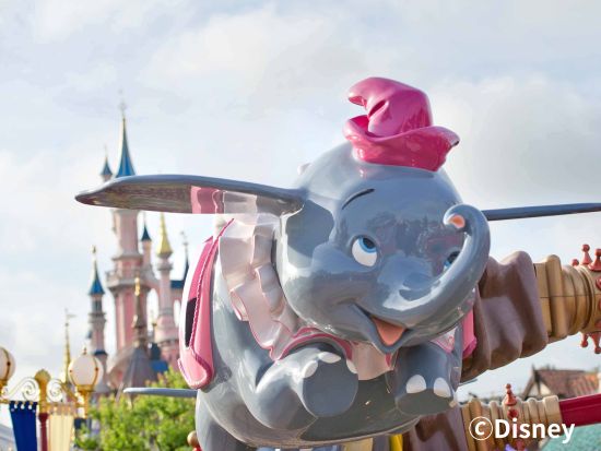 ディズニーランド・パリ 2パーク入場券＆プレミア・アルティメット・パス付き〈貸切／専用車／パリ発〉by H.I.S. 
