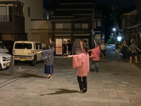 おわら風の盆特別体験ツアー 老舗料理旅館で味わう「お座敷おわら」と会席料理＜夕食付／8月限定／八尾＞