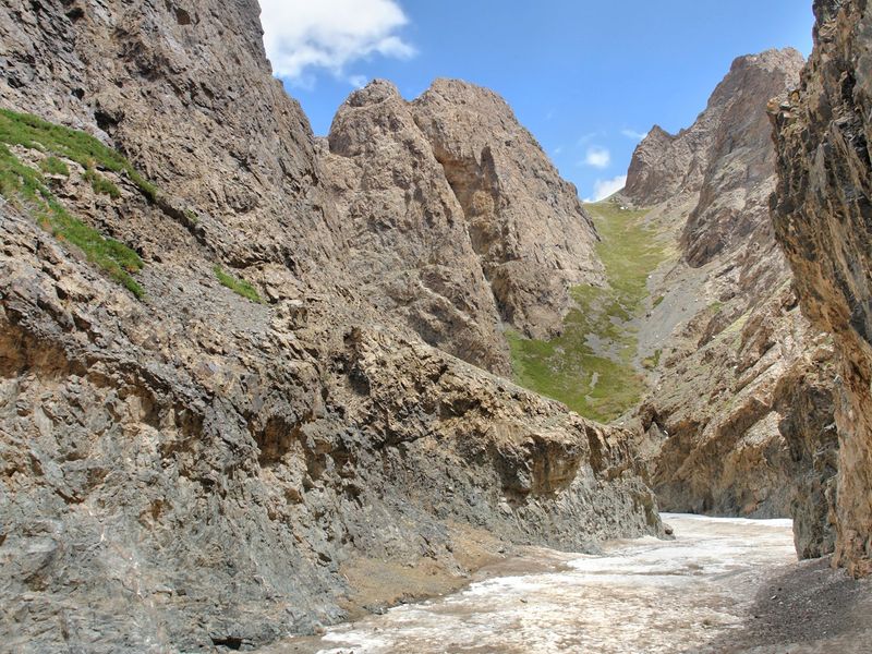 Mongolia_ Yolyn Am_adobe_769824989
