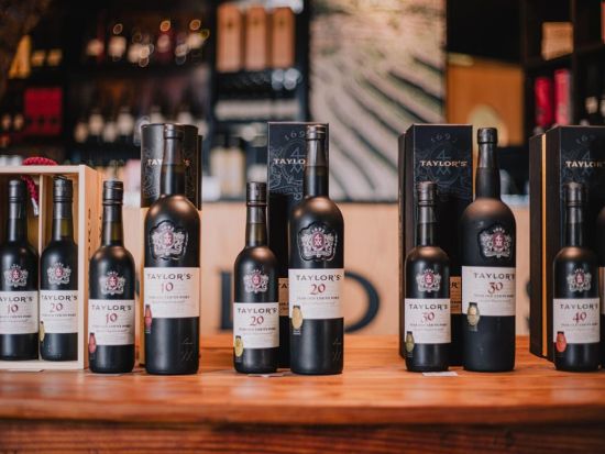 テイラーズ・ポートワインテイスティング体験　ペストリーまたはチョコレートのペアリング付き＜リスボン＞