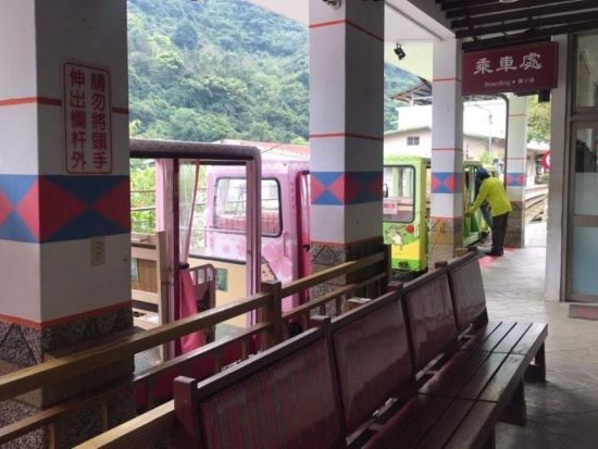 烏来観光トロッコ　乗車券事前予約サービス　雲仙楽園または内洞国家森林遊楽区とのセットプランあり