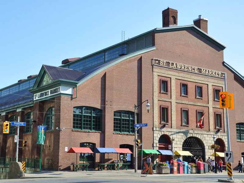 Canada_Toronto_St.Lawrence Market_shutterstock_78921619