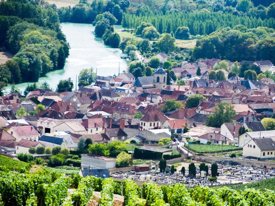 France_Epernay_shutterstock_1230593803