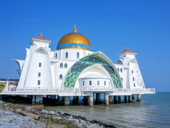 ＜毎週金 . 土曜日限定！＞  午後出発の白亜モスクと海上モスクとマラッカ散策ツアー  (食事あり)