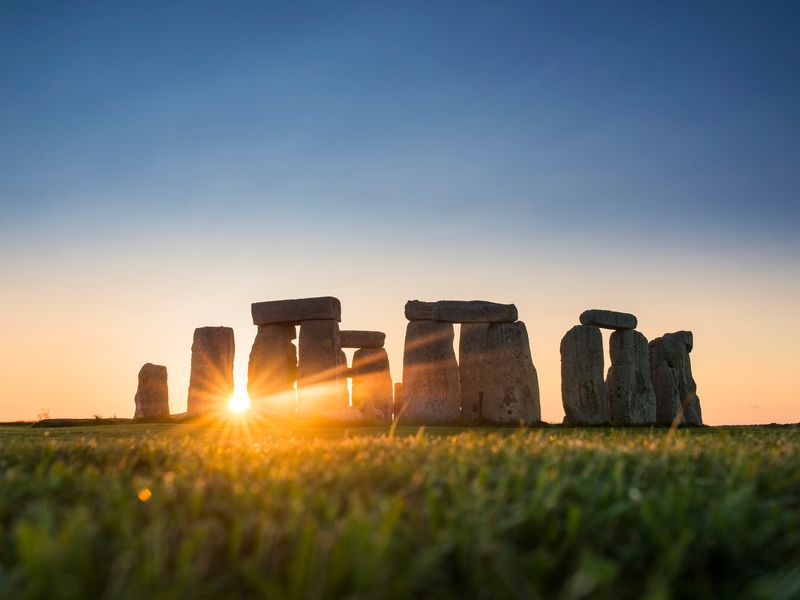 stonehenge_from_mound_2_lnsd6s