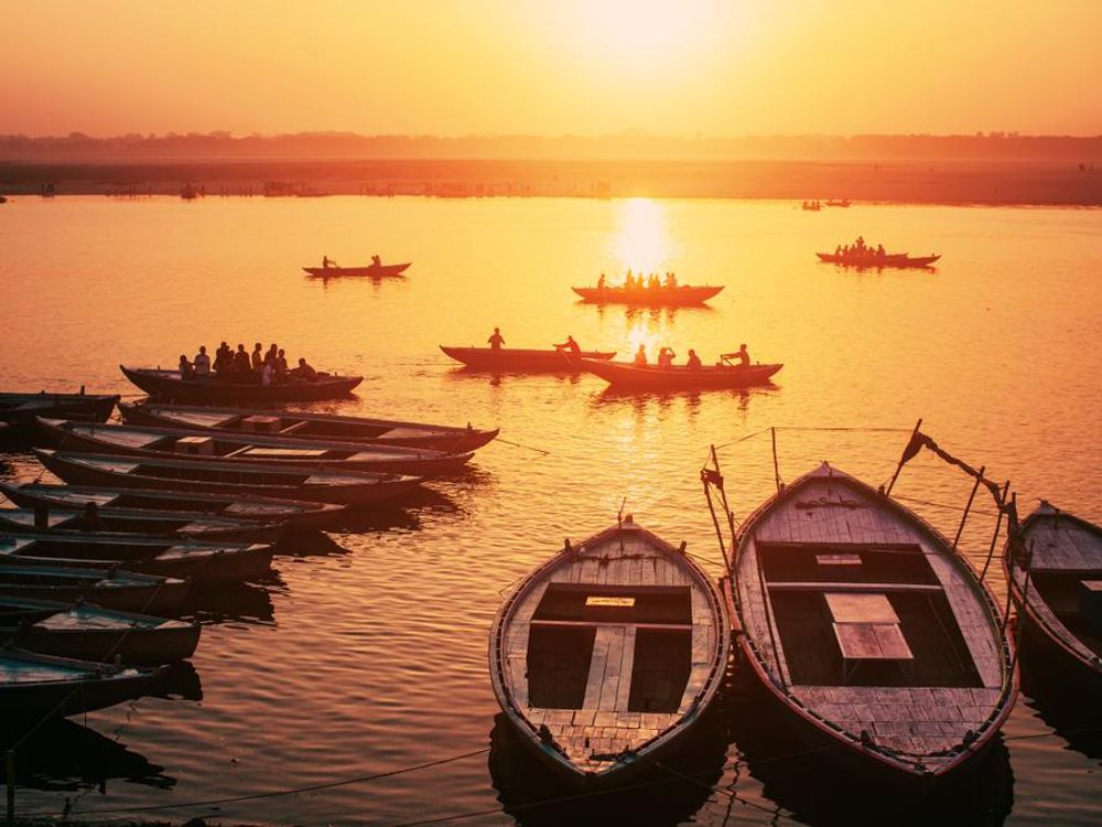 India_Varanasi_Ganges River_Sunrise_shutterstock_1061833889