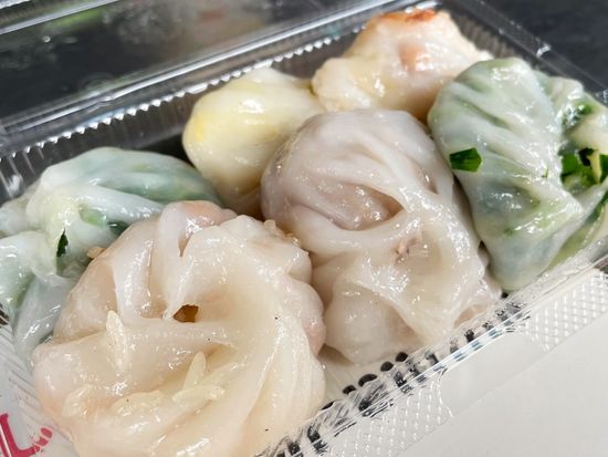 ニラ饅頭「クイチャーイ・タラートプルー」