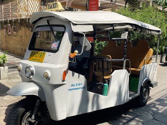 タラートプルー＆タラートノイ観光ツアー　バンコクの下町散策＋電動トゥクトゥク＆ローカル列車乗車体験 ＜屋台グルメ3店舗／日本語ガイド＞の写真4