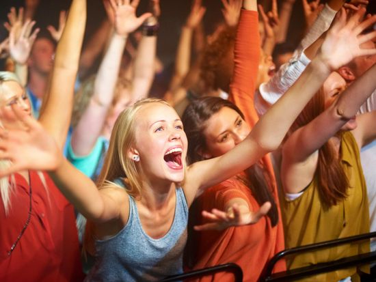Music_Concert_Concertgoers_pixta_87506273_M (1)