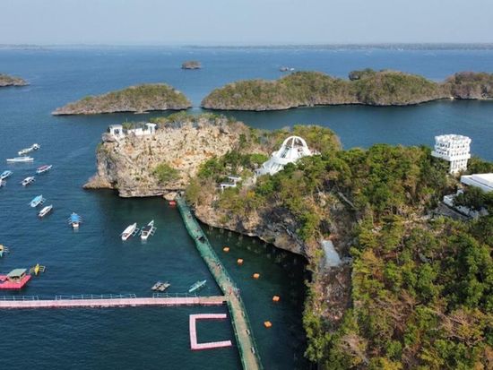 ハンドレッド・アイランズ日帰りツアー　フィリピン屈指の絶景アイランドホッピングを満喫＜混載／英語ガイド／マニラ発＞の写真2