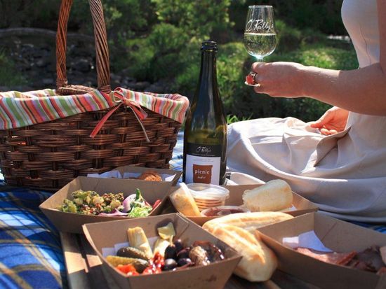 OREILYS_PICNIC_LUNCH