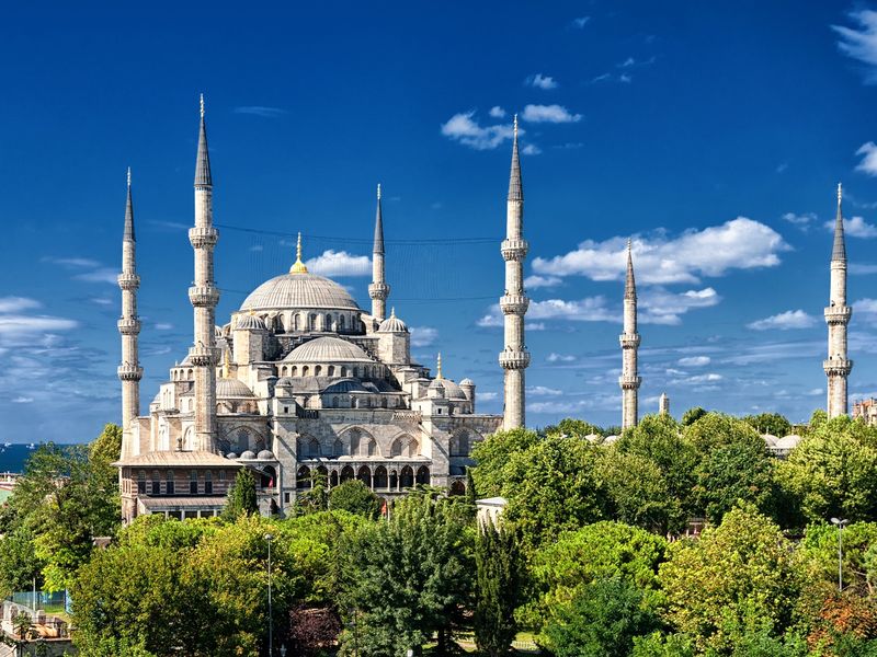 Turkey_Istanbul_Blue_Mosque_shutterstock_127845293