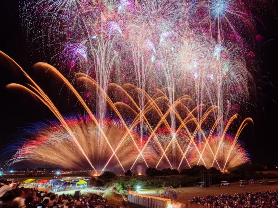 【2026年9月26日限定】大洗海上花火大会×COS★FES×アクロバティックエアショー！野村花火工業の2万発＆スーパーカー展示付き! 東京新宿発日帰りツアー 
