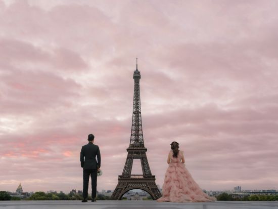フォトウェディング　エッフェル塔などパリの名所をバックに撮影　新婦様ヘアメイク込み＜撮影2.5時間または3.5時間／日本語対応＞