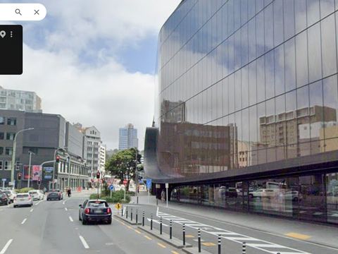 Takina Pickup and drop-off lane on Wakefield Street