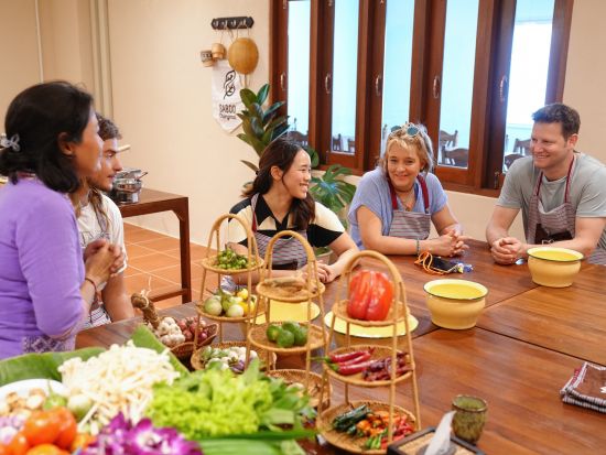 タイ料理教室　市場で食材選び＋パッタイなど人気のタイ料理レッスン＜バンコク／英語スタッフ／グループレッスン＞