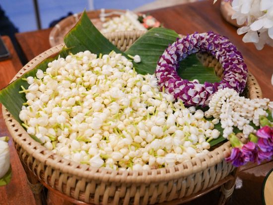 タイ伝統花飾り作り体験　花市場ツアー＋お土産にもピッタリのフラワーガーランド作り体験＜バンコク／英語スタッフ／グループレッスン＞