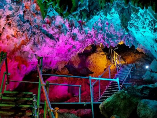【CAVE OKINAWA 割引入場チケット】数万年の時が創った神秘の鍾乳洞！パワースポット「ハートロック」や幻想的なイルミネーションを体験＜沖縄本島＞