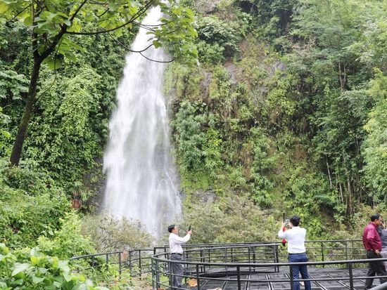 Kaeng Nyui Waterfall