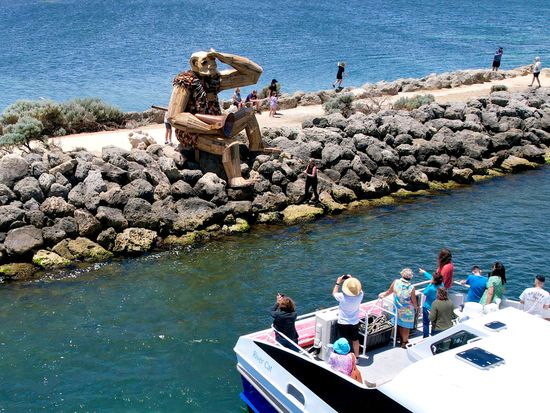 Giant & Dolphin Sightseeing Cruise (10)