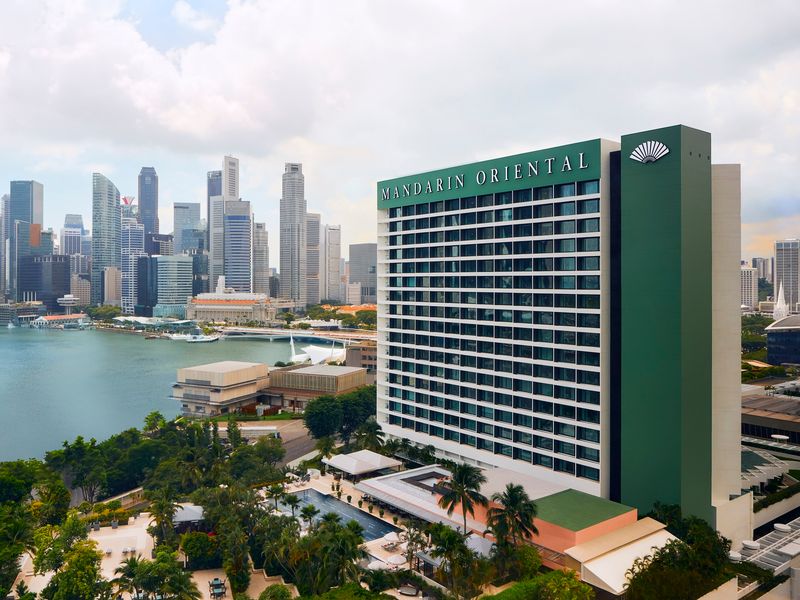 41_HOTEL_FACADE_RITZ_DAY_LR