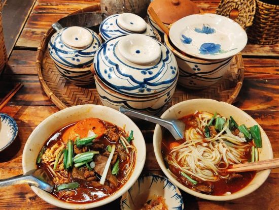 ホーチミンストリートフードツアー　ミシュラン認定グルメと名物料理を食べ歩き＜半日／混載／えらべる日本語or英語ガイド＞