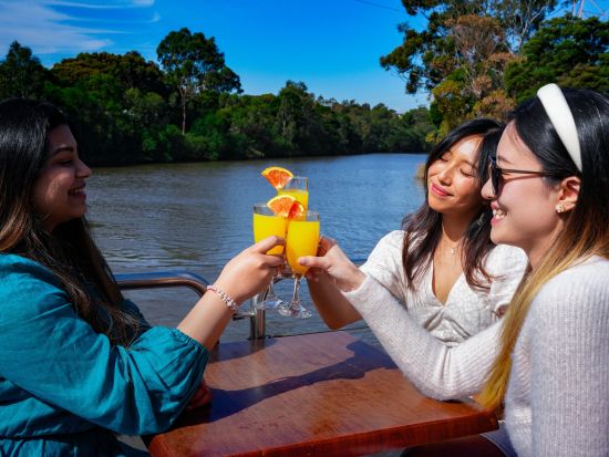 スピリット・オブ・メルボルン（Spirit of Melbourne）ブランチクルーズ　ヤラリバーの景色と軽食を楽しむ優雅な船旅 ＜13時発／飲み放題付き＞
