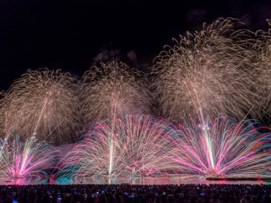 とうろう流しと大花火大会「敦賀花火ものがたり」日帰りバスツアー　指定イス席で約10,000発の花火を観賞＜8月16日限定／名古屋発＞