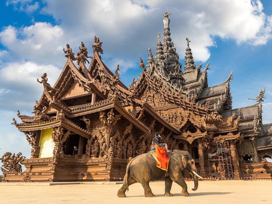 Featured-image-the-Sanctuary-of-Truth-in-Pattaya-Thailand