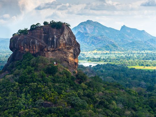 Sri Lanka_Sigiriya Rock_shutterstock_523787728