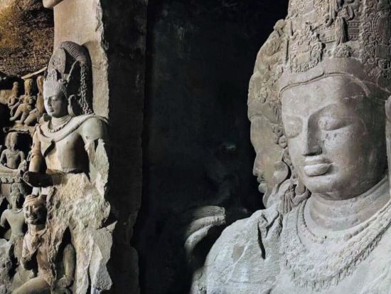【プライベートツアー】エレファンタ島観光ツアー 約2,000年の歴史を誇る世界遺産石窟寺院群を見学！＜英語ガイド／ホテル送迎付き／ムンバイ発＞