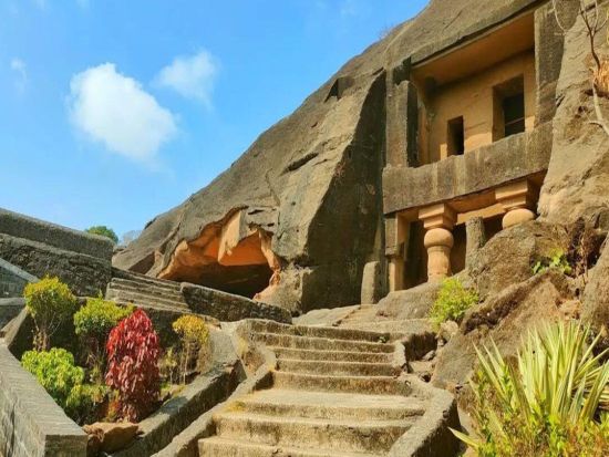 【プライベートツアー】インド最大級の仏教石窟寺院 カンヘーリー石窟群ツアー＜英語ガイド／貸切専用車／ホテル送迎付き／ムンバイ発＞
