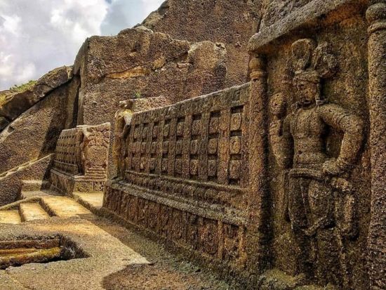 【プライベートツアー】インド最大級の仏教石窟寺院 カンヘーリー石窟群ツアー＜英語ガイド／貸切専用車／ホテル送迎付き／ムンバイ発＞