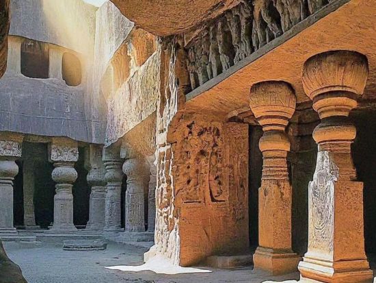 【プライベートツアー】インド最大級の仏教石窟寺院 カンヘーリー石窟群ツアー＜英語ガイド／貸切専用車／ホテル送迎付き／ムンバイ発＞